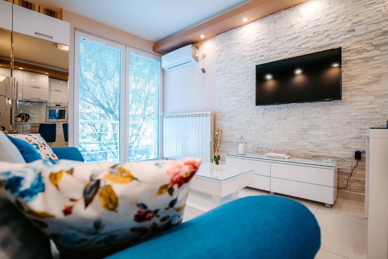Turist Apartment Ni Exteriör bild
